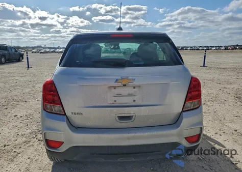 2018 Chevrolet Trax Ls z USA, uszkodzony, nr VIN KL7CJKSB7JB720399
